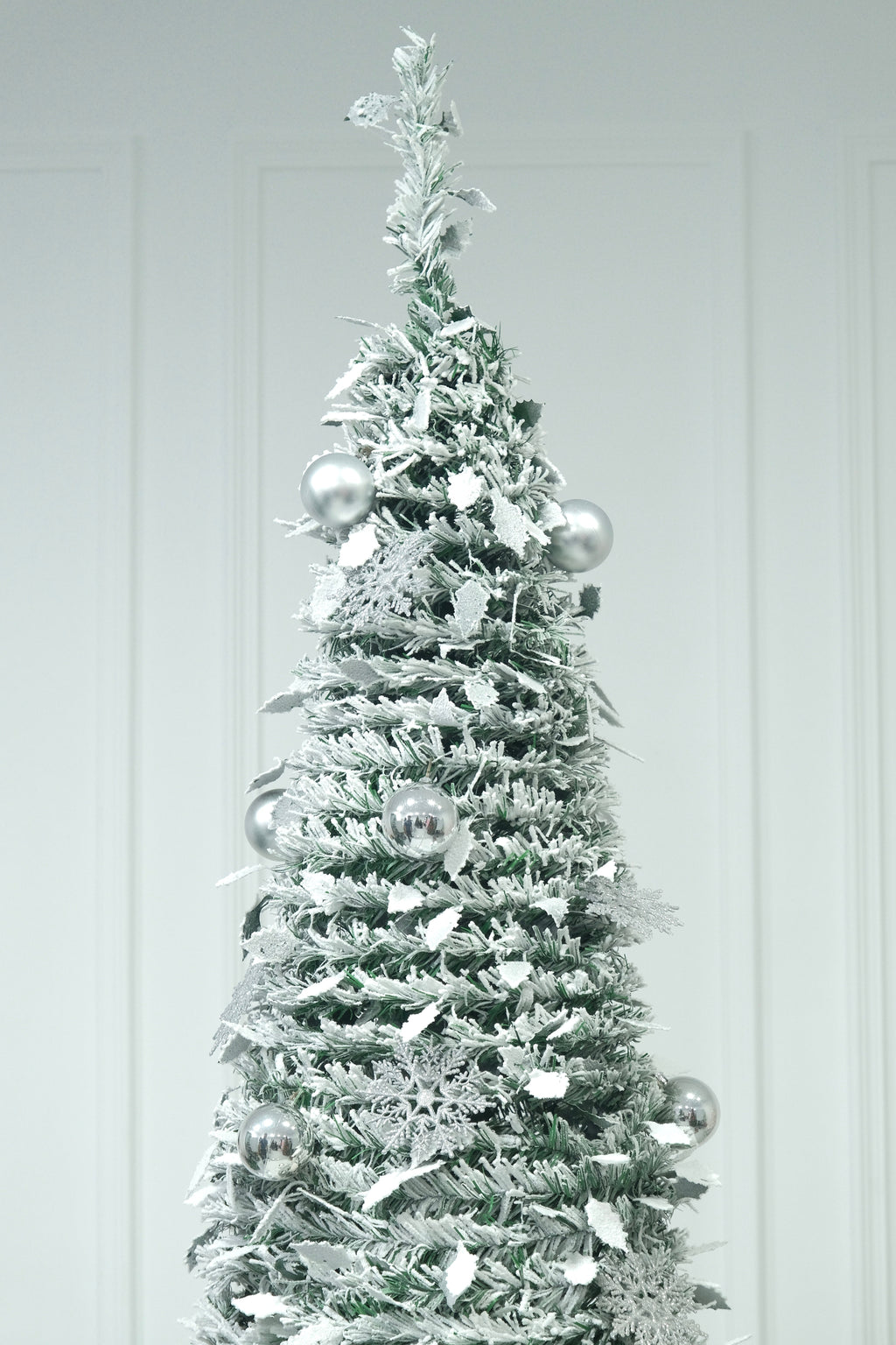Space-Saving Snowflake Tree