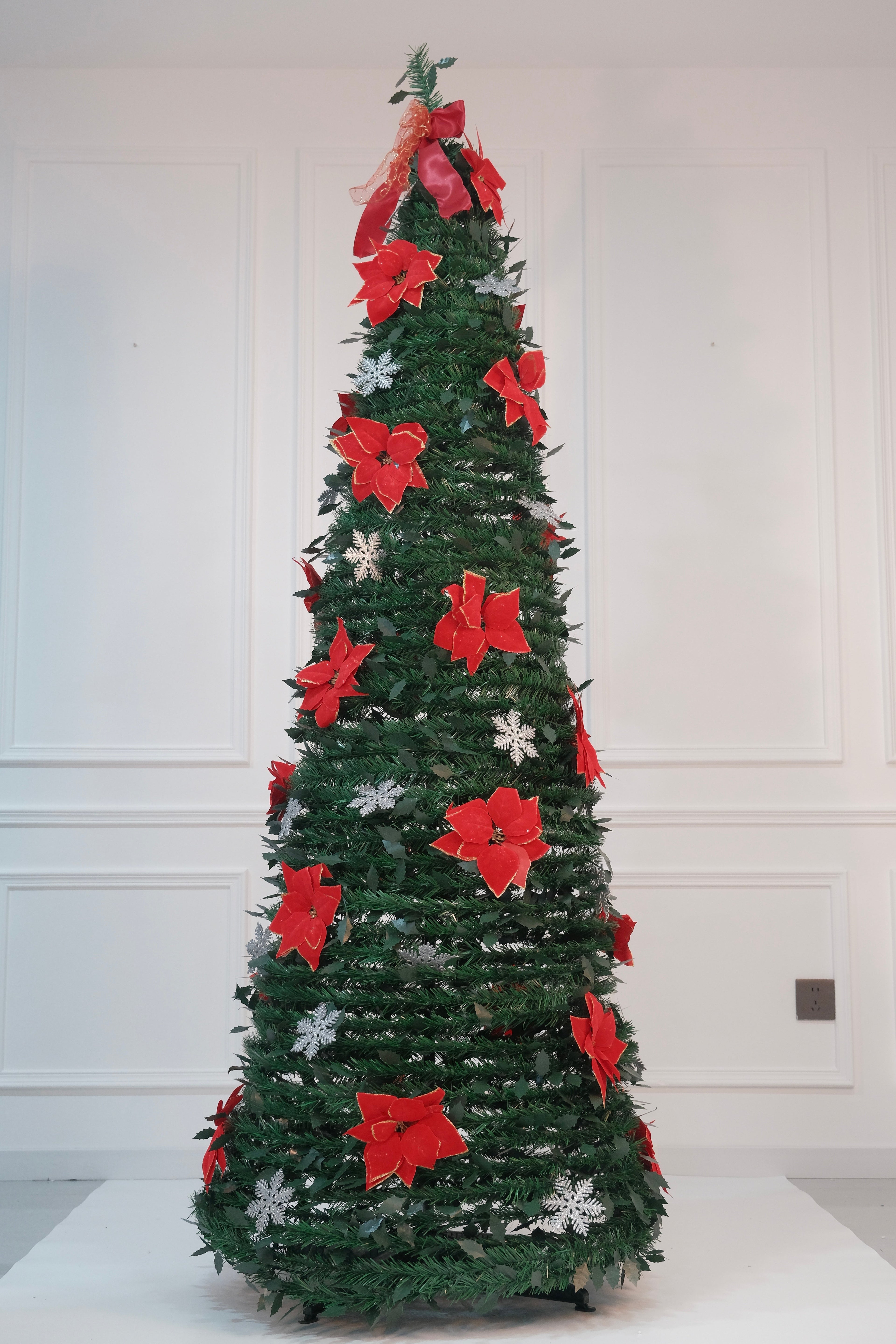 Space-Saving Snowflake Tree