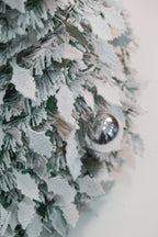 Space-Saving Snowflake Tree