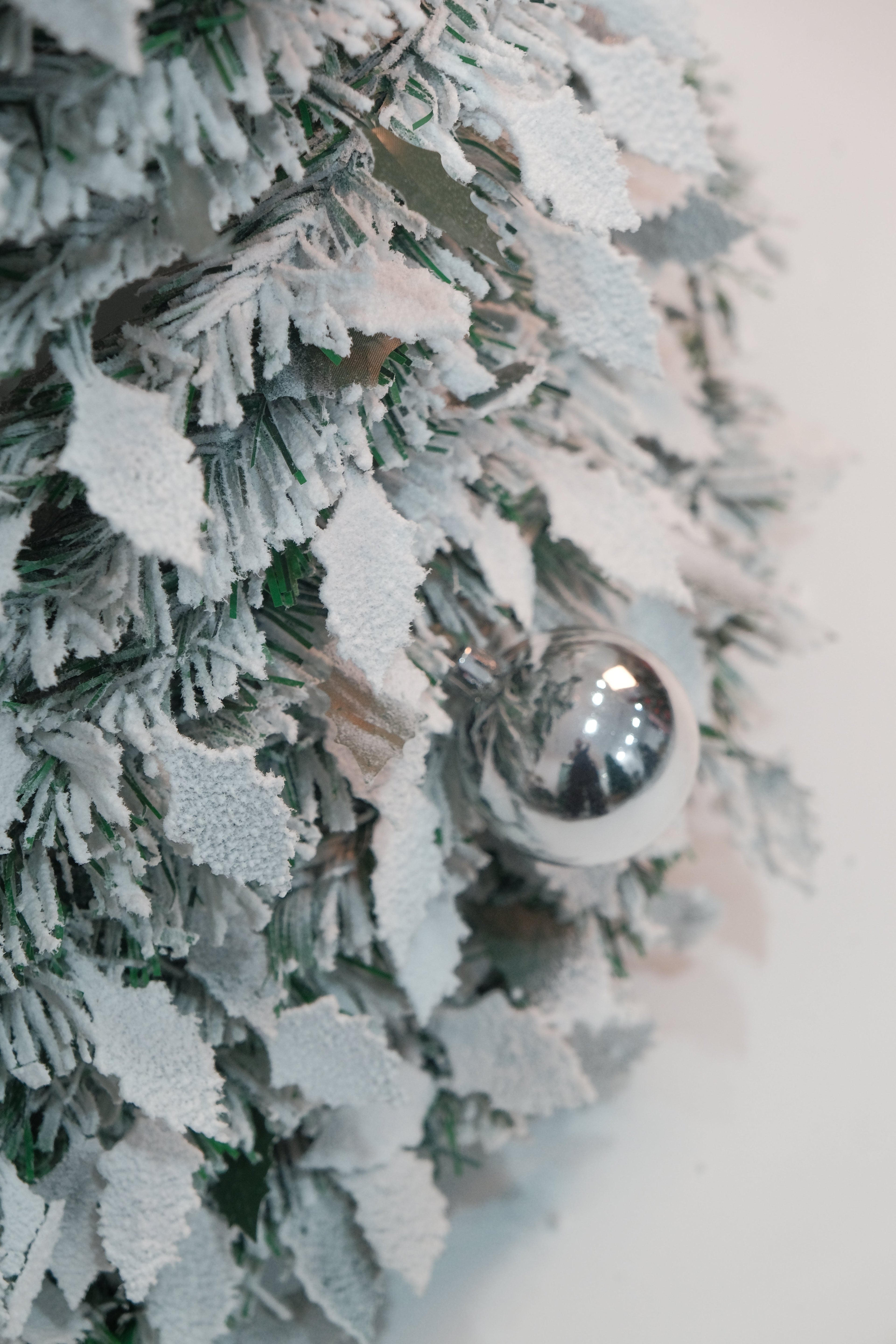 Space-Saving Snowflake Tree