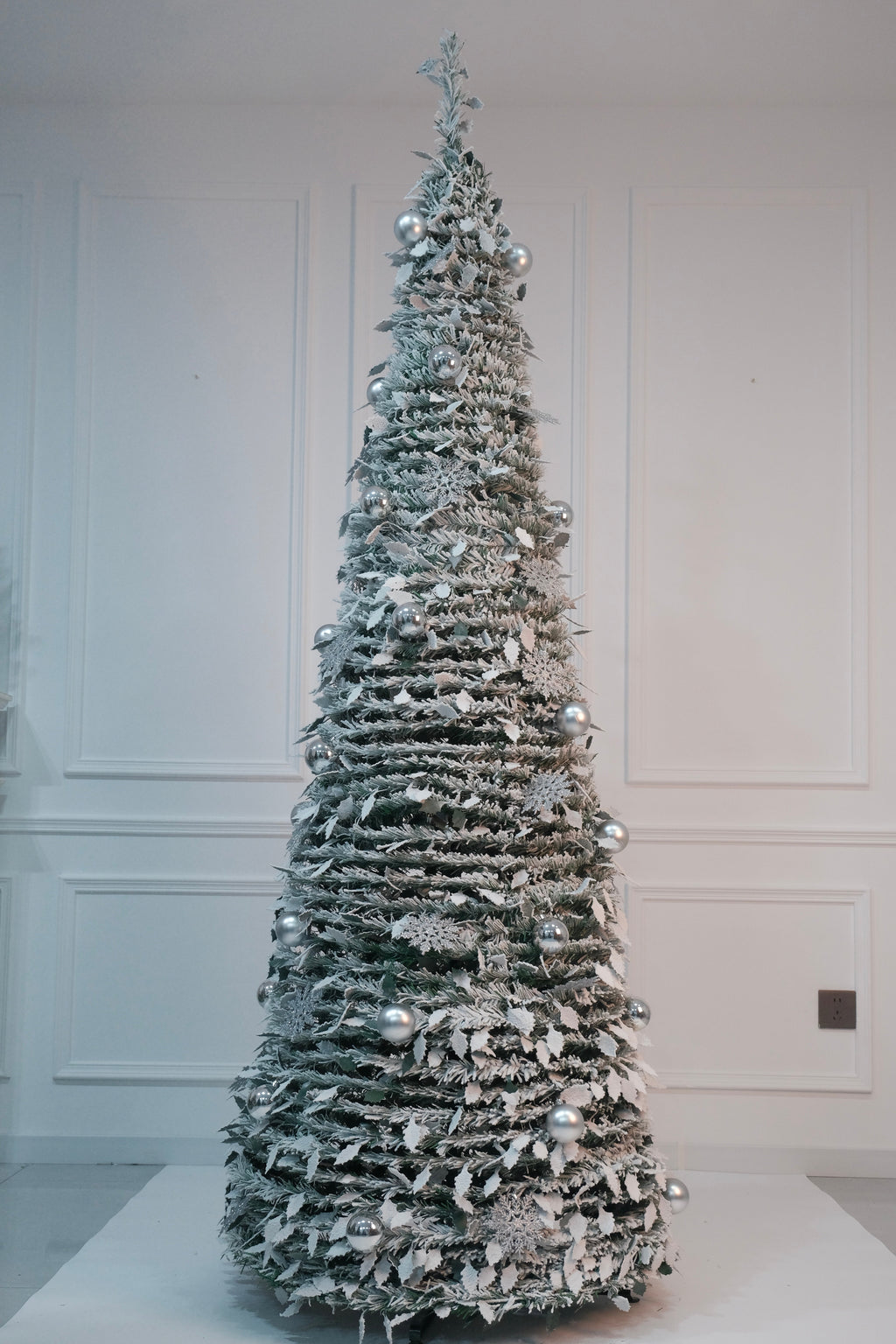 Space-Saving Snowflake Tree
