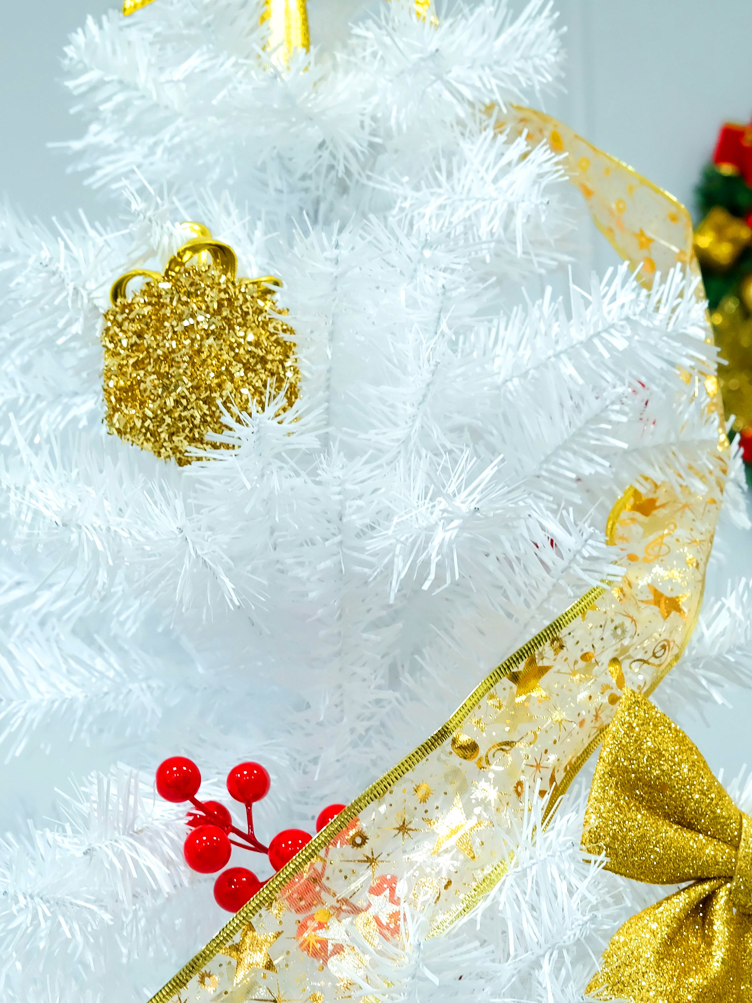 Christmas Tree  Makapal Full-Bodied White Artificial Christmas Tree Decoration Easy Set Up