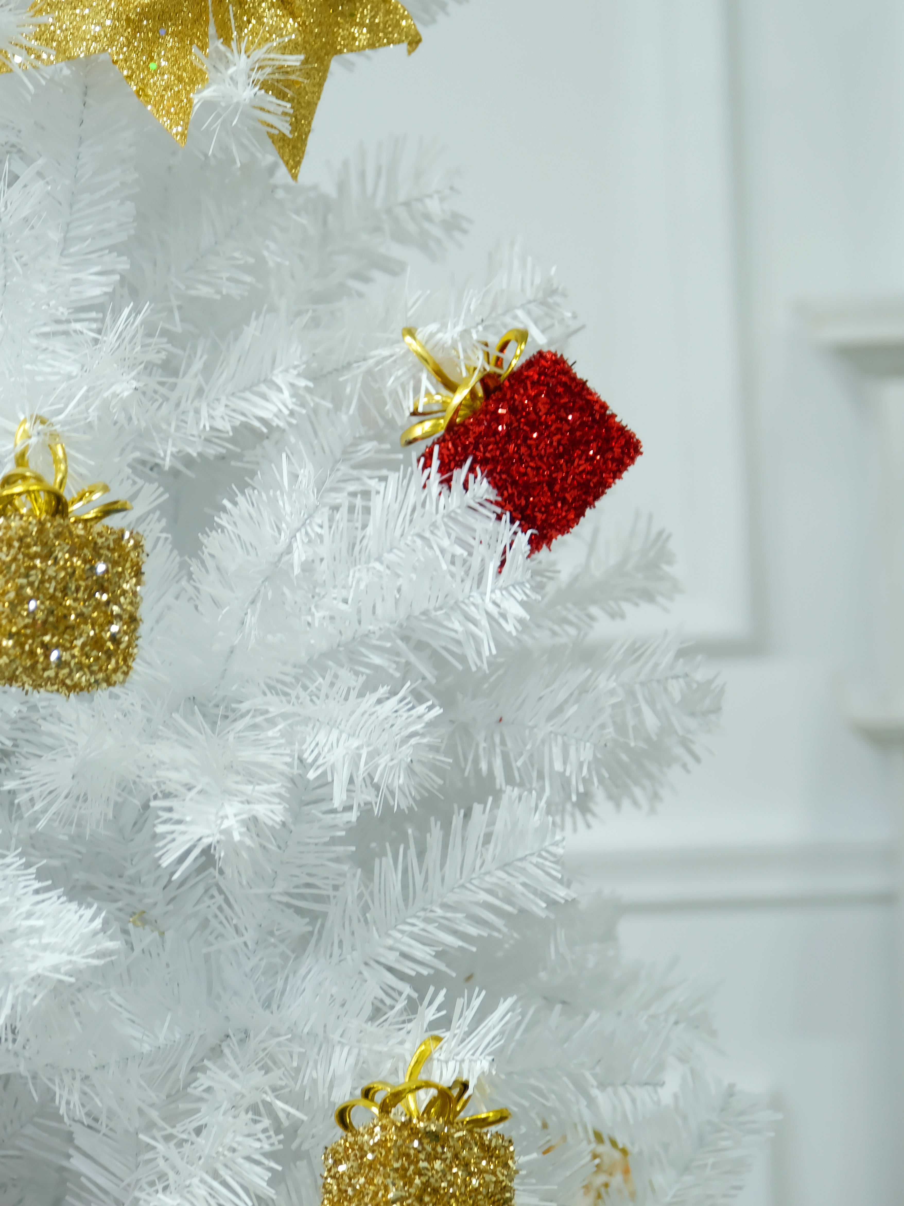 Christmas Tree  Makapal Full-Bodied White Artificial Christmas Tree Decoration Easy Set Up