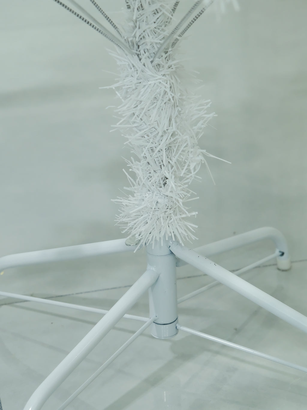 Christmas Tree  Makapal Full-Bodied White Artificial Christmas Tree Decoration Easy Set Up